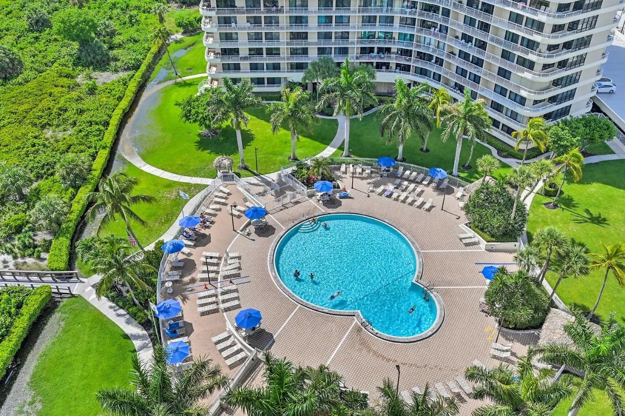 Beachfront With Pool Access! Apartment *