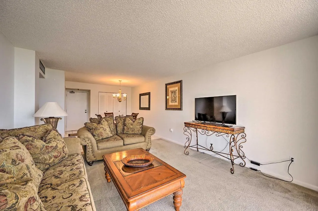 Beachfront With Pool Access! Apartment *