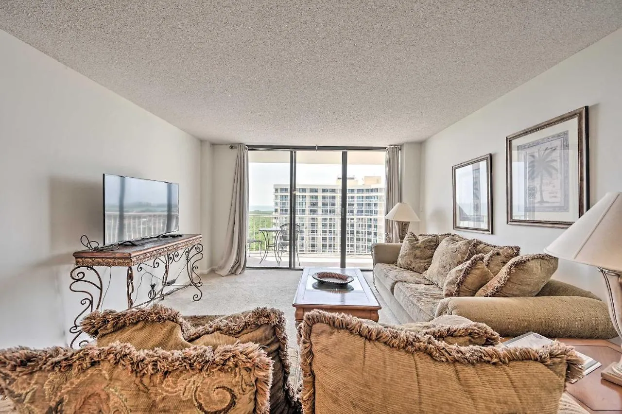 Apartment Beachfront With Pool Access!