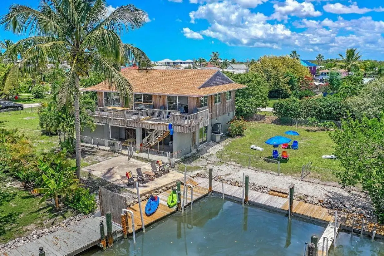 670 West Palm Avenue Holiday home Marco Island