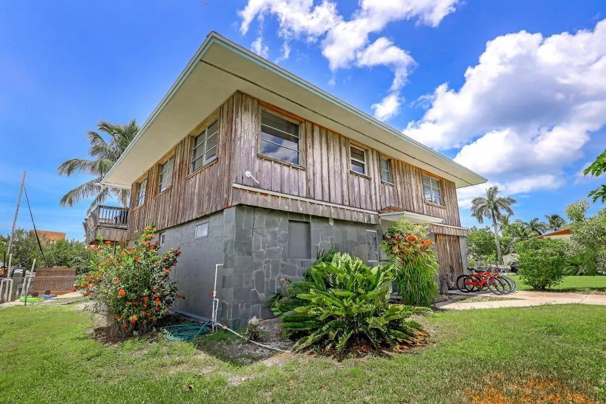 670 West Palm Avenue Holiday home Marco Island