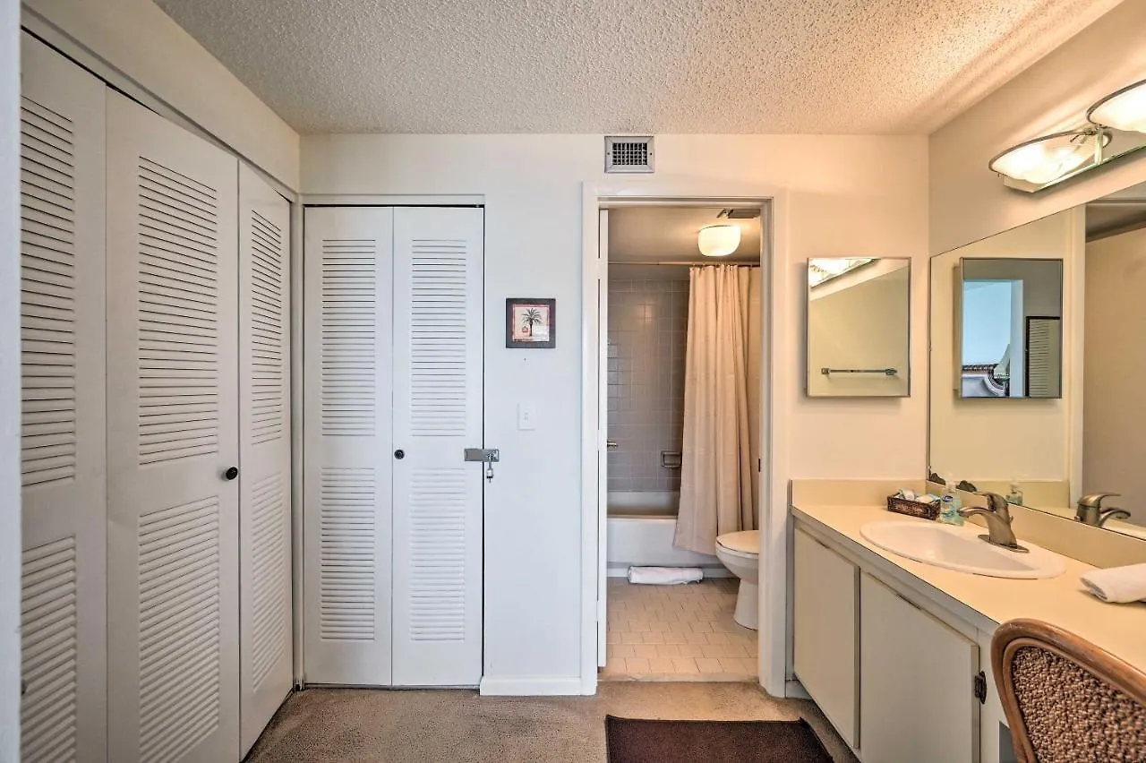 Beachfront With Pool Access! Apartment