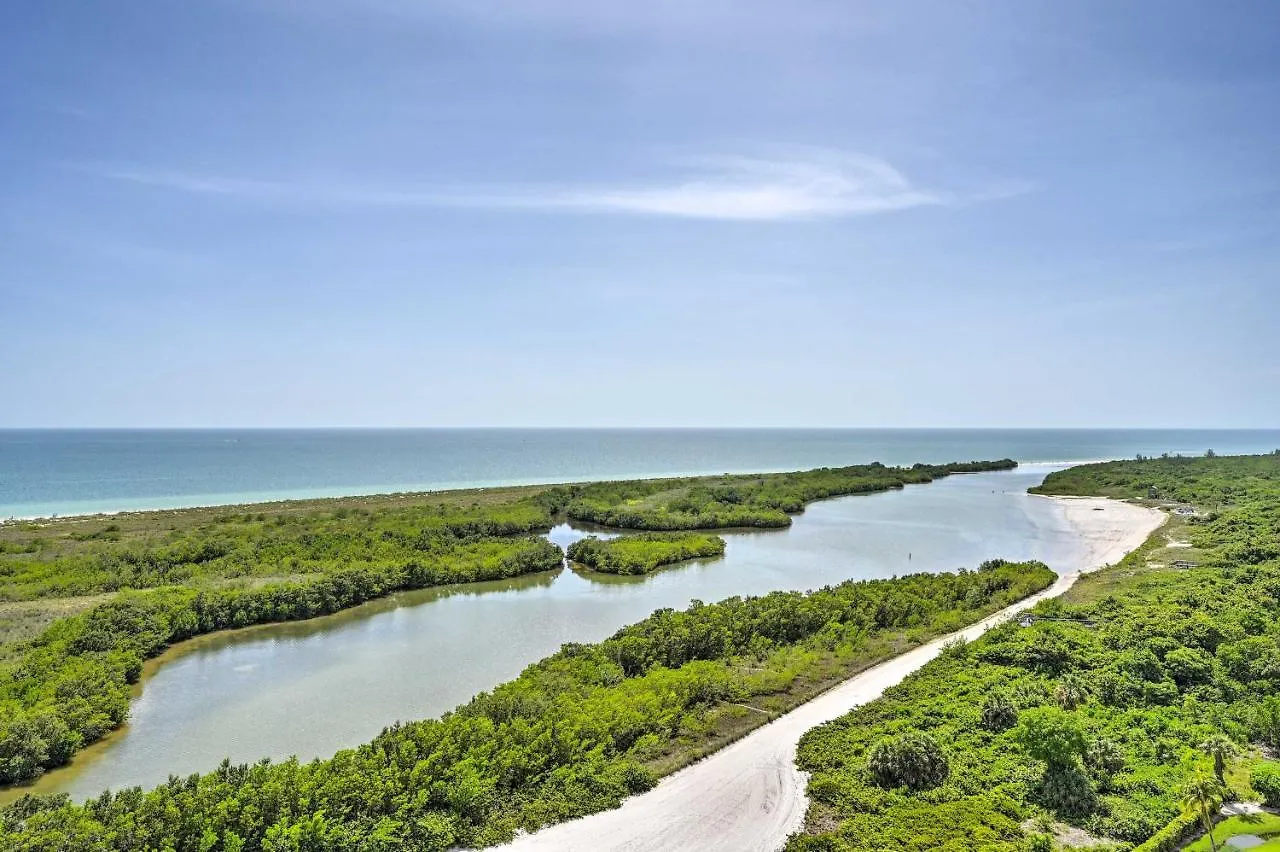 Beachfront With Pool Access! Apartment *