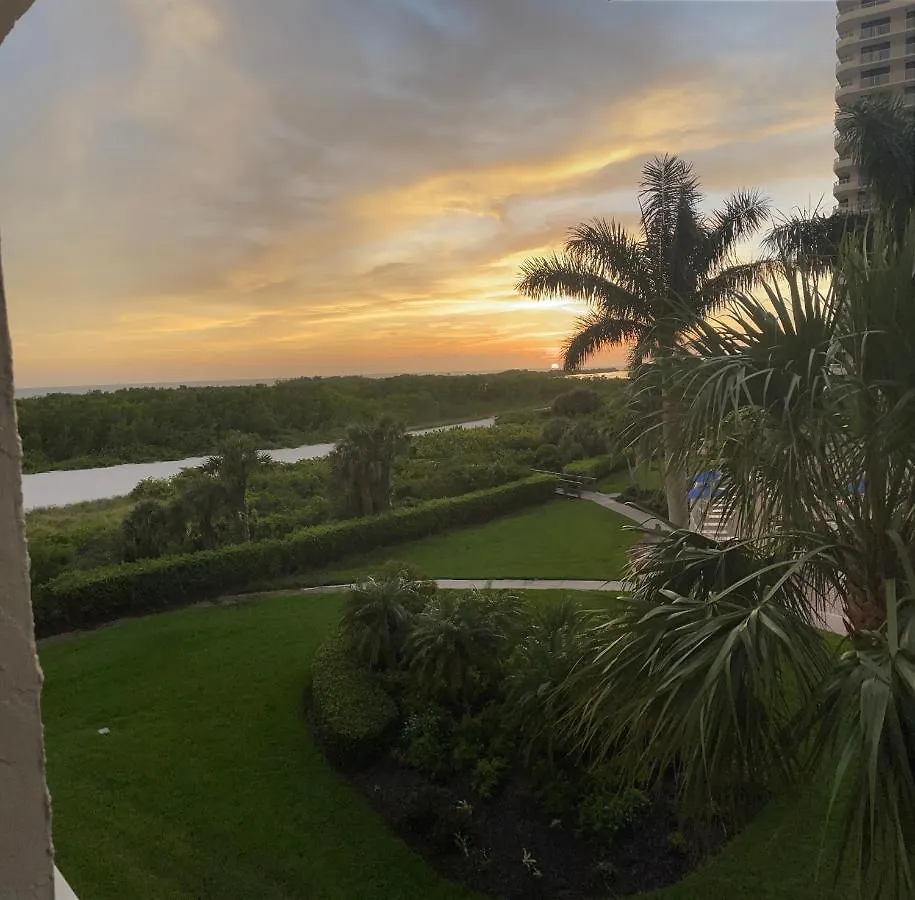 Front In Paradise Apartment *
