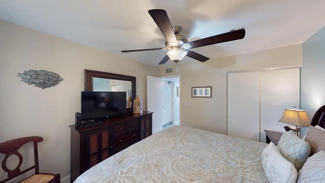Beachfront Living At The Apollo I On-site Sunset Grille Tiki-restaurant Holiday home Marco Island