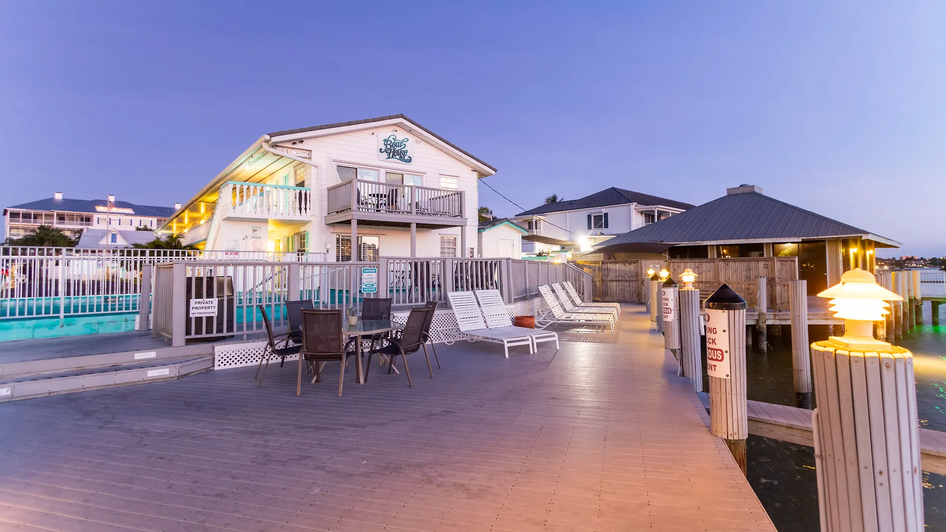 The Boathouse Motel 3*