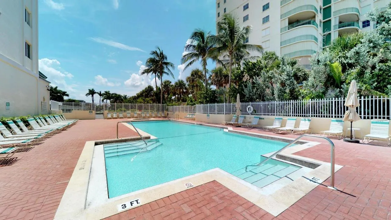 Holiday home Beachfront Living At The Apollo I On-site Sunset Grille Tiki-restaurant *