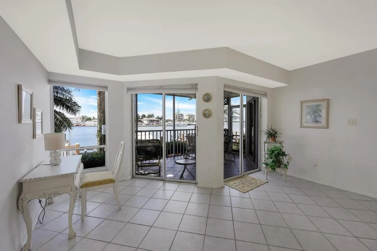 Grand Bay 115