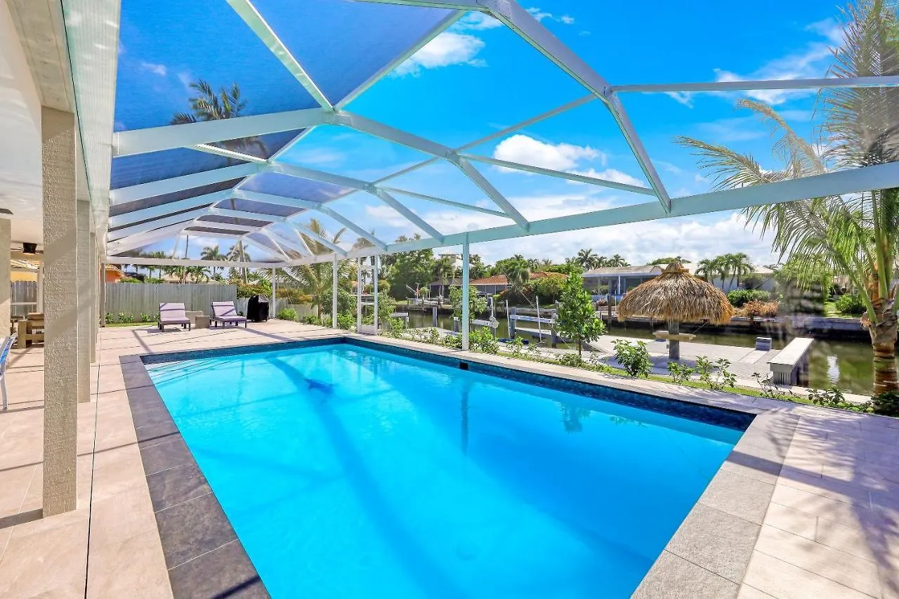 Waterfront Oasis Re-done Throughout! 1 Mile From Winterberry Access Pt Holiday home
