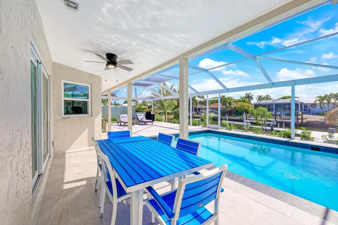 Waterfront Oasis Re-done Throughout! 1 Mile From Winterberry Access Pt Holiday home Marco Island