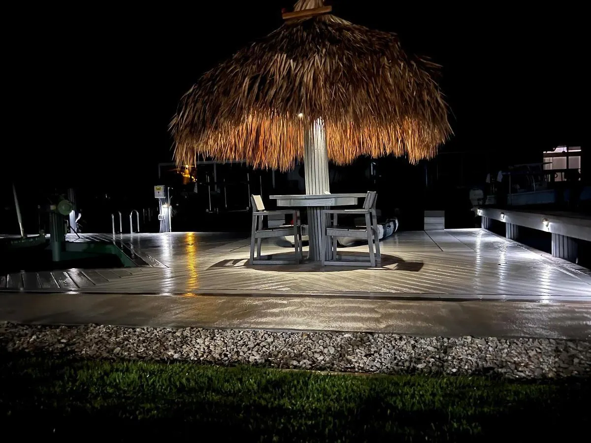 Waterfront Oasis Re-done Throughout! 1 Mile From Winterberry Access Pt * Marco Island