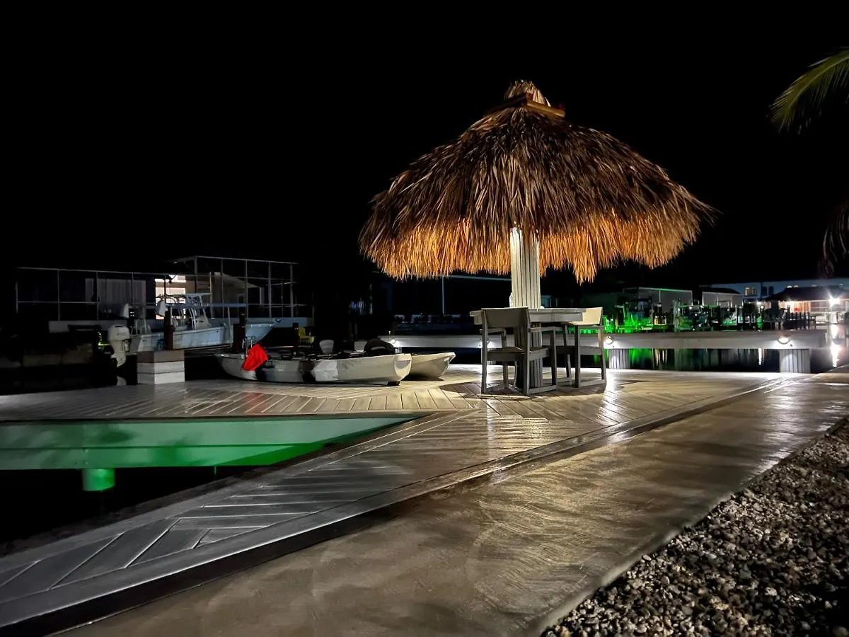 Waterfront Oasis Re-done Throughout! 1 Mile From Winterberry Access Pt * Marco Island
