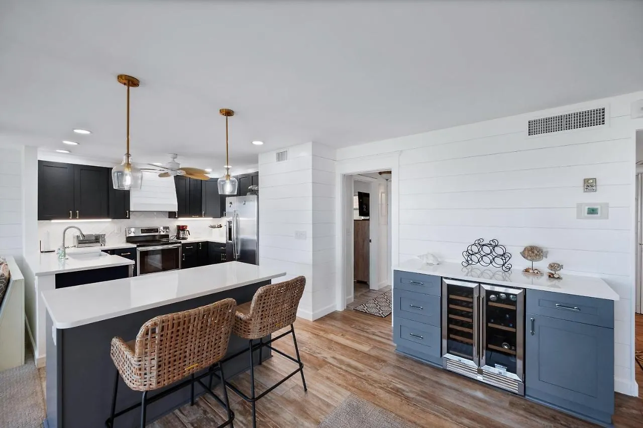 Magnificent Gulf View Apartment Marco Island