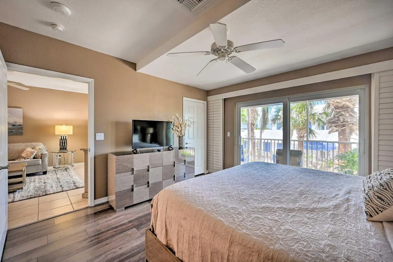 With Shared Pool And Hot Tub! Marco Island
