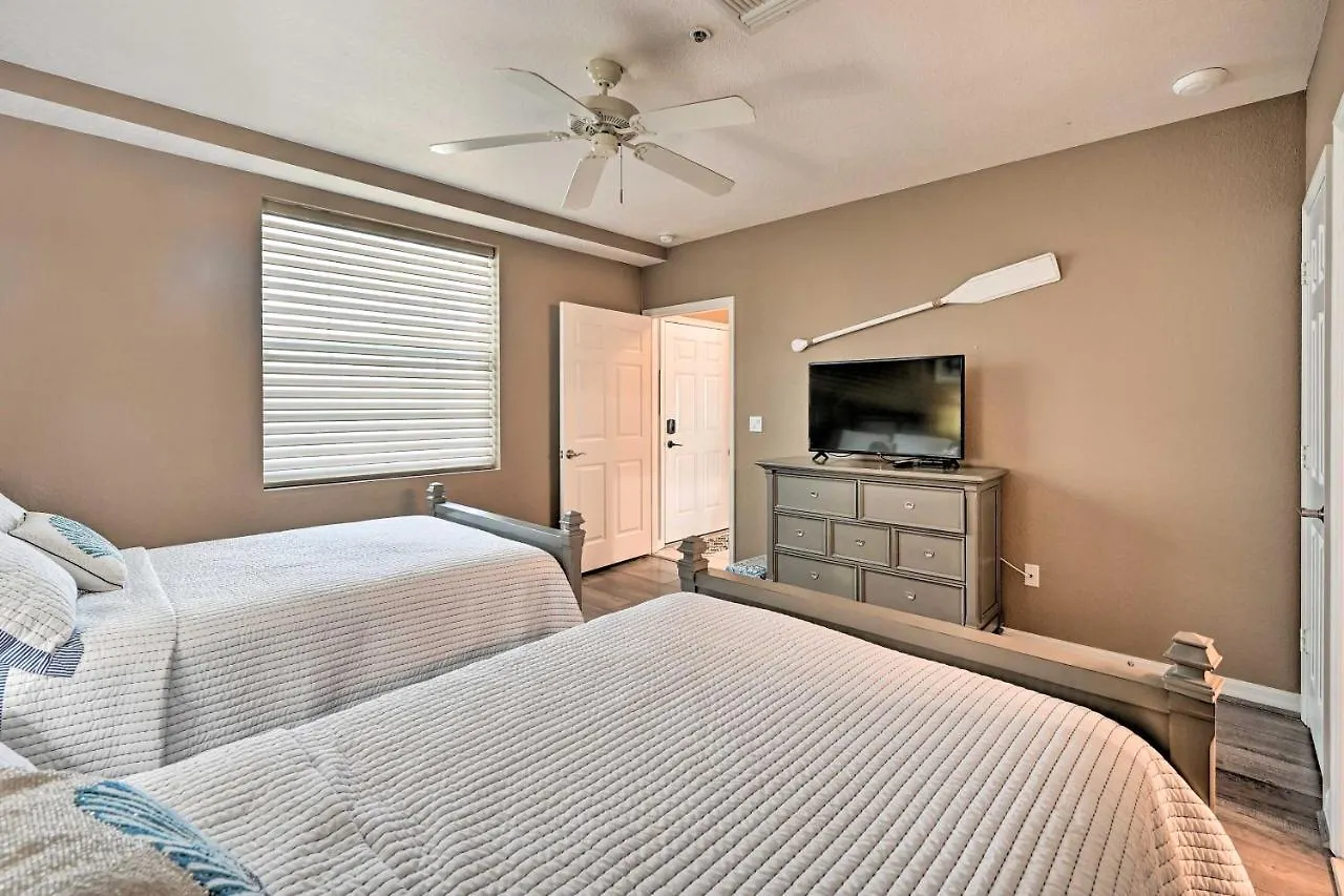 With Shared Pool And Hot Tub! *