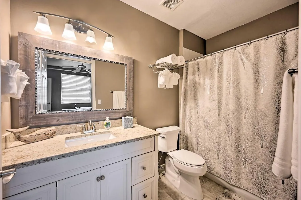 Apartment With Shared Pool And Hot Tub!