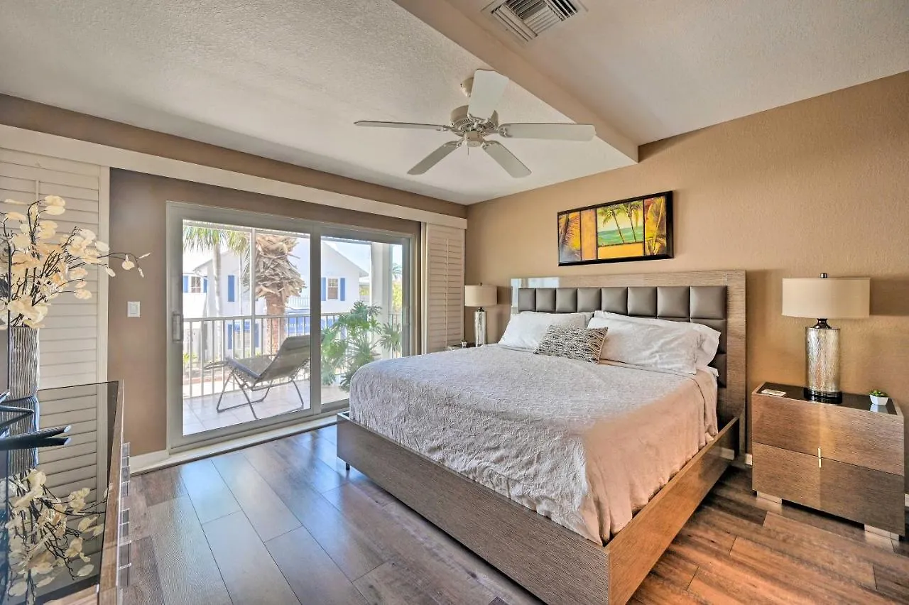 With Shared Pool And Hot Tub! Marco Island