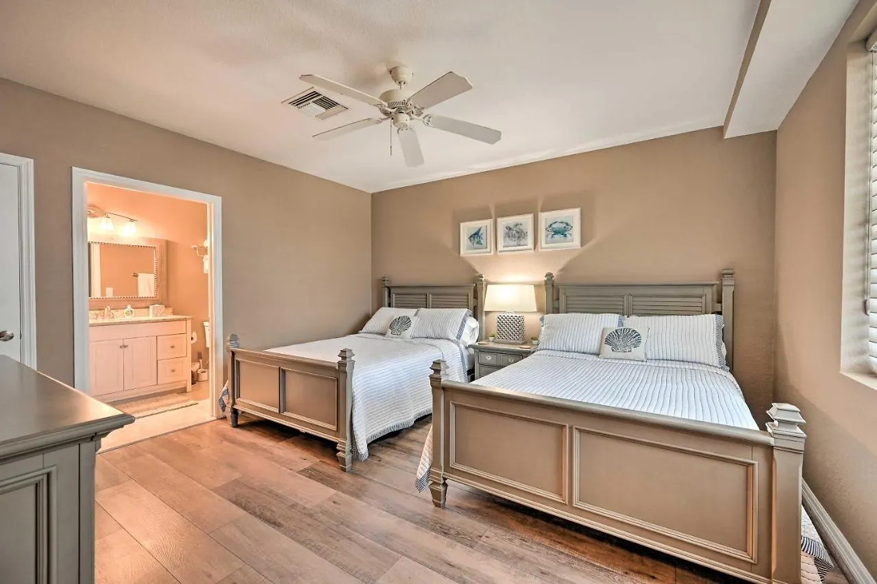 Apartment With Shared Pool And Hot Tub! *