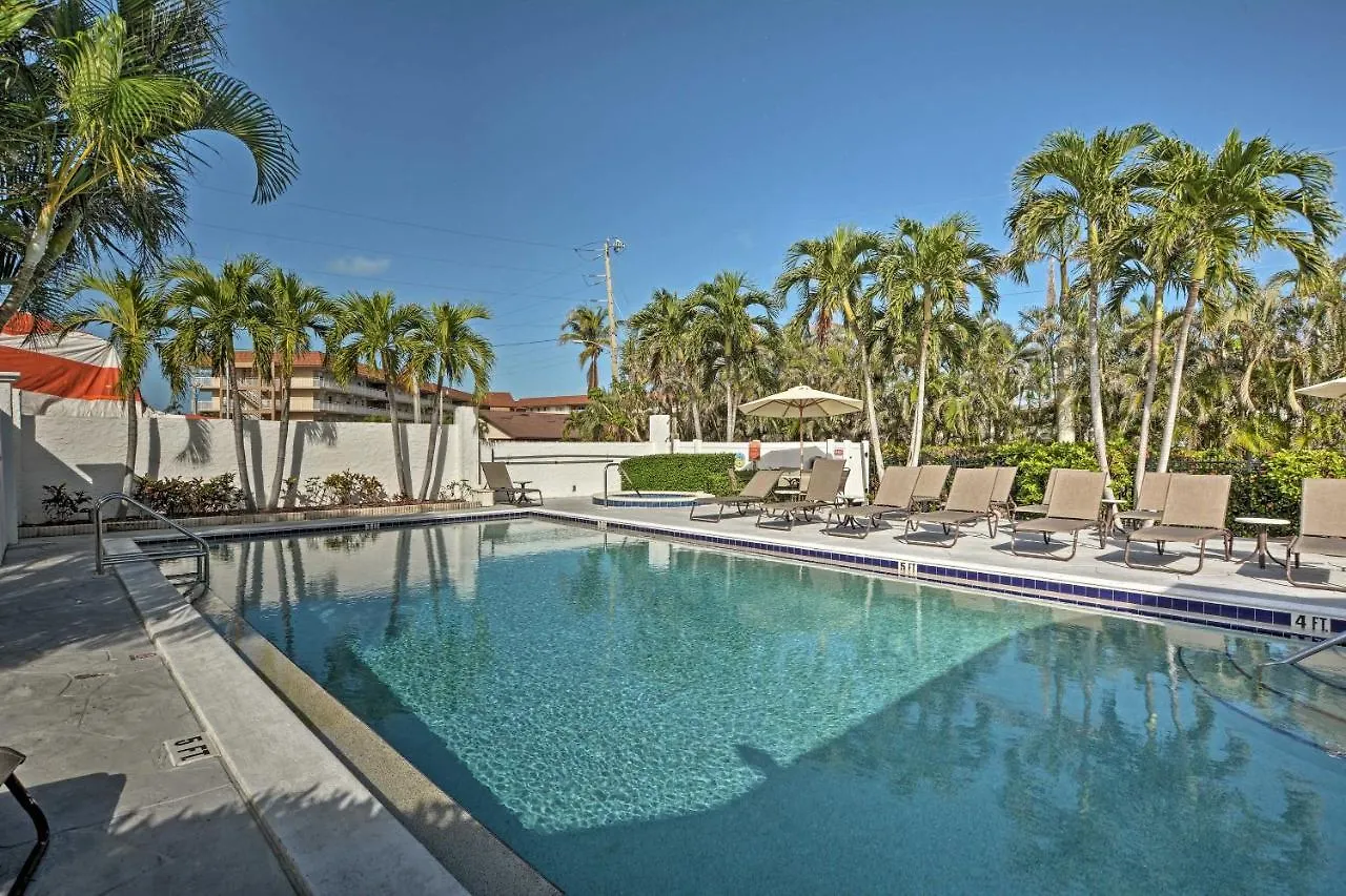 Apartment With Shared Pool And Hot Tub!