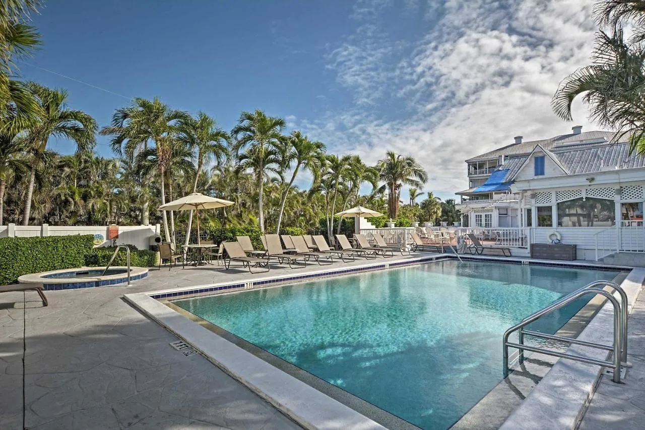 Apartment With Shared Pool And Hot Tub! *