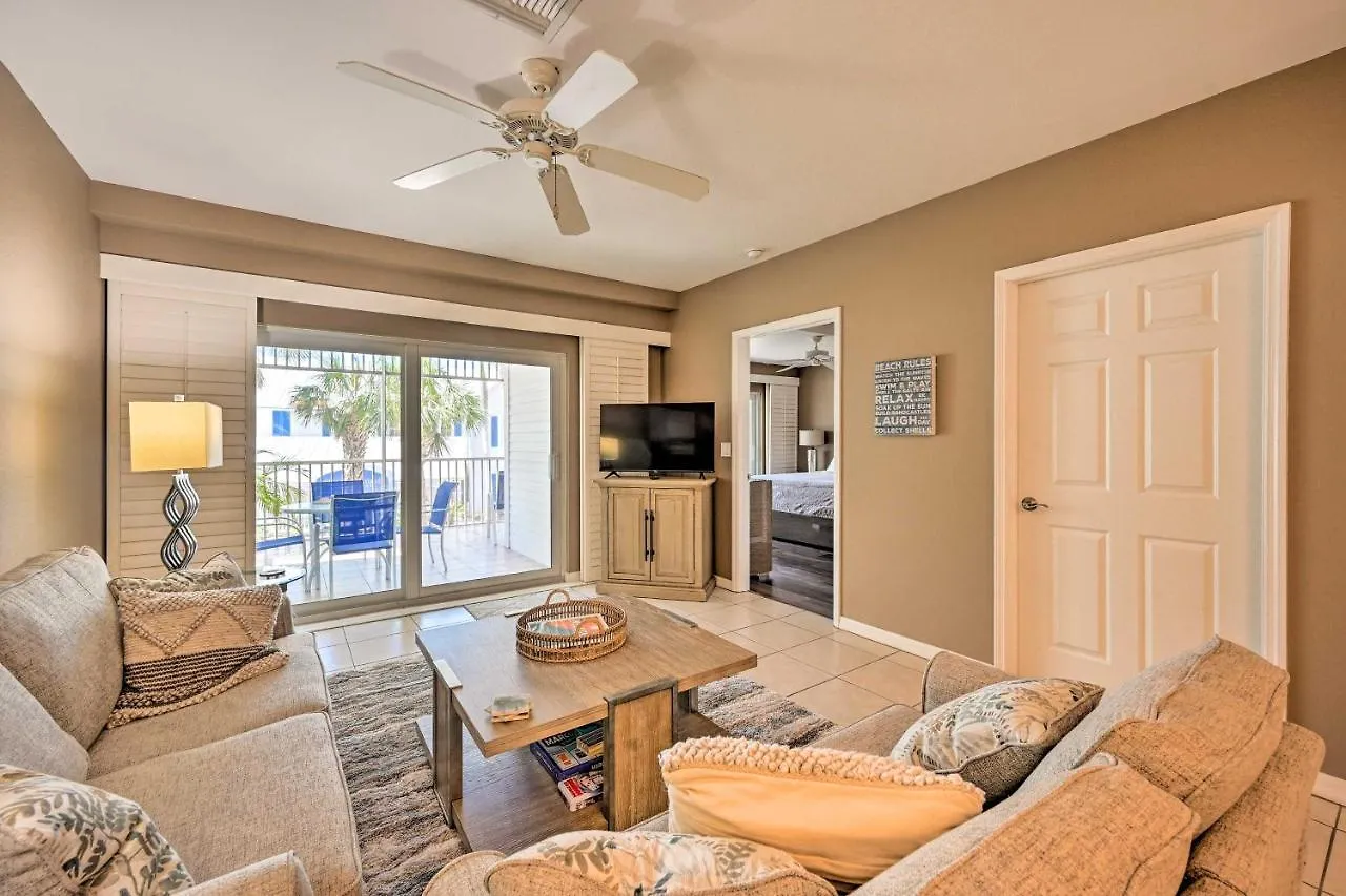 Apartment With Shared Pool And Hot Tub!