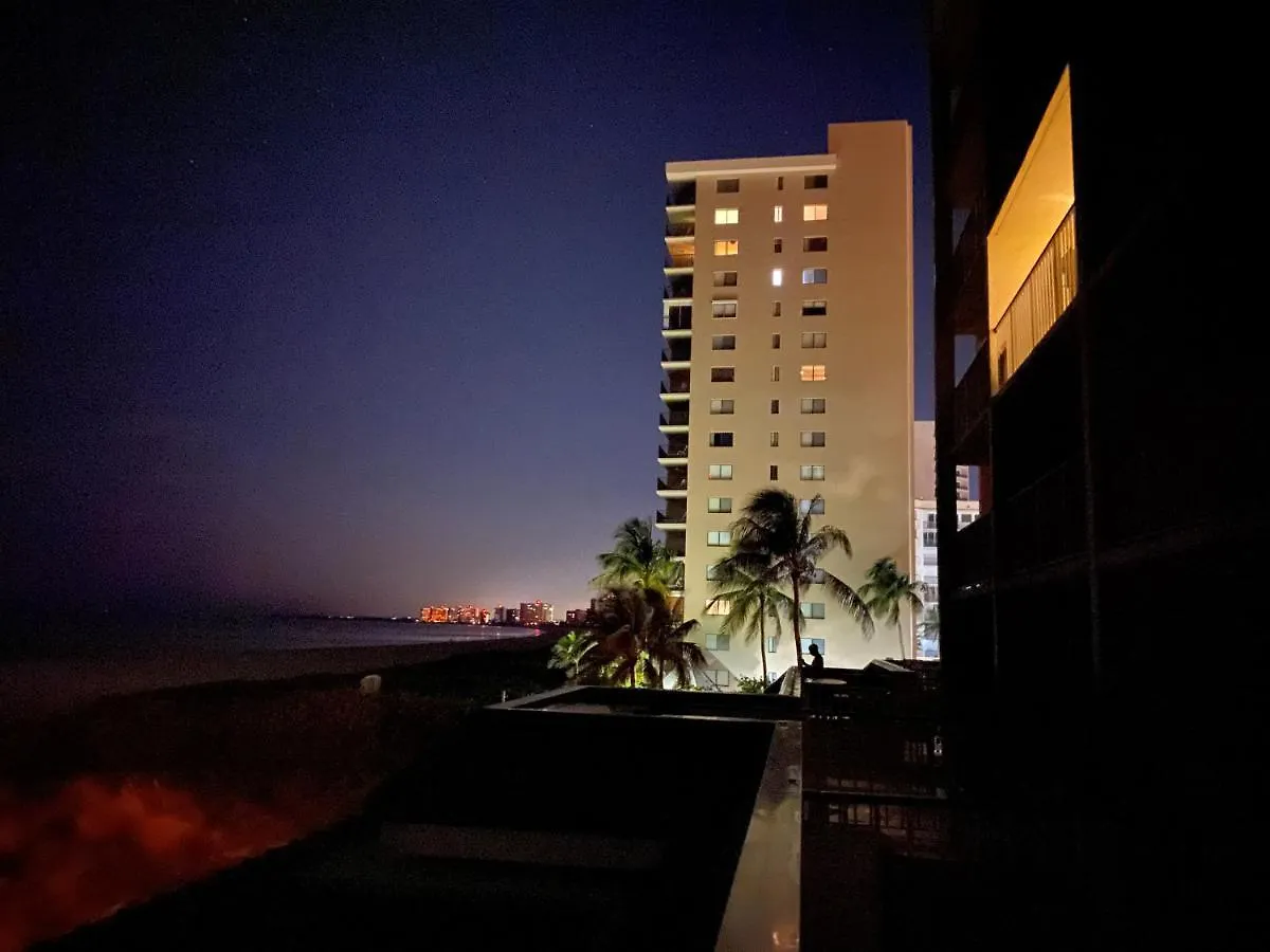 Holiday home Soft, Sandy Beaches I Long Views From Premiere Over-sized Balcony! *
