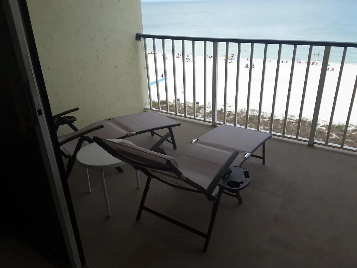 Steps Away From The Soft, White, Sandy Beaches Of Beautiful Marco Island!! Holiday home