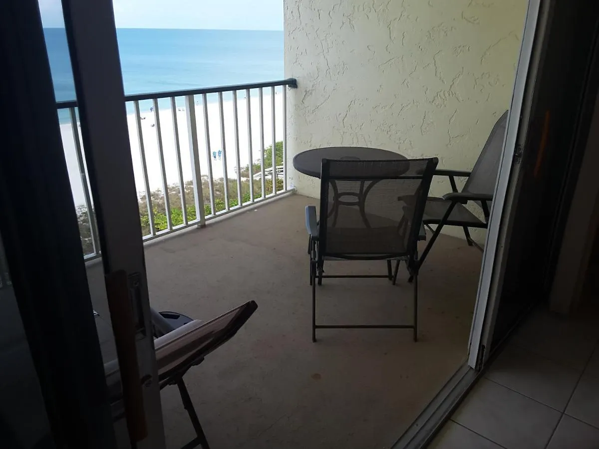 Steps Away From The Soft, White, Sandy Beaches Of Beautiful Marco Island!! Holiday home
