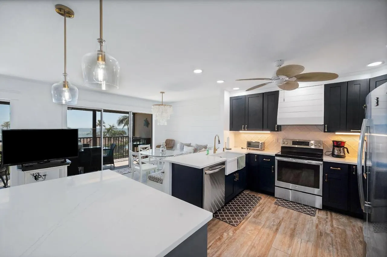 Magnificent Gulf View Apartment Marco Island