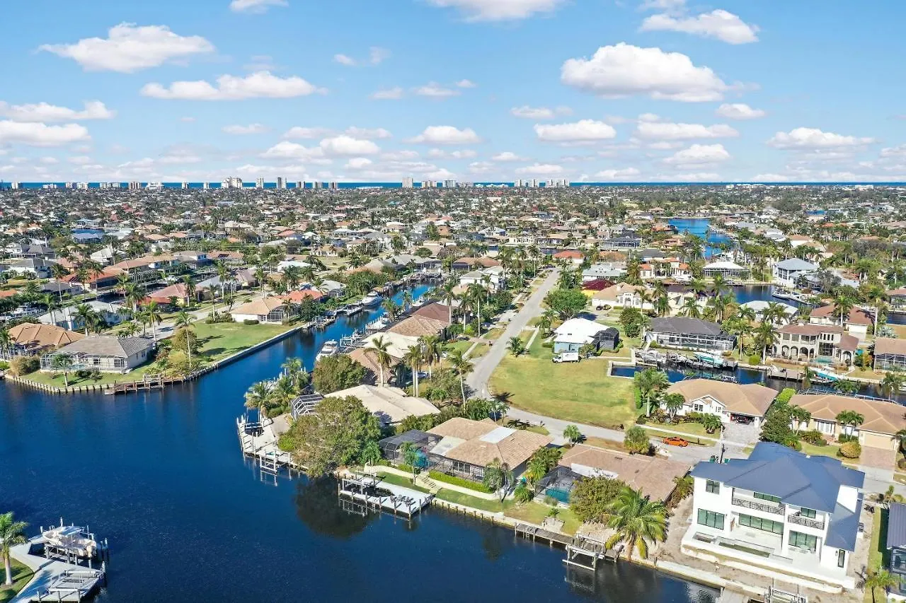 1851 Woodbine Court Holiday home Marco Island