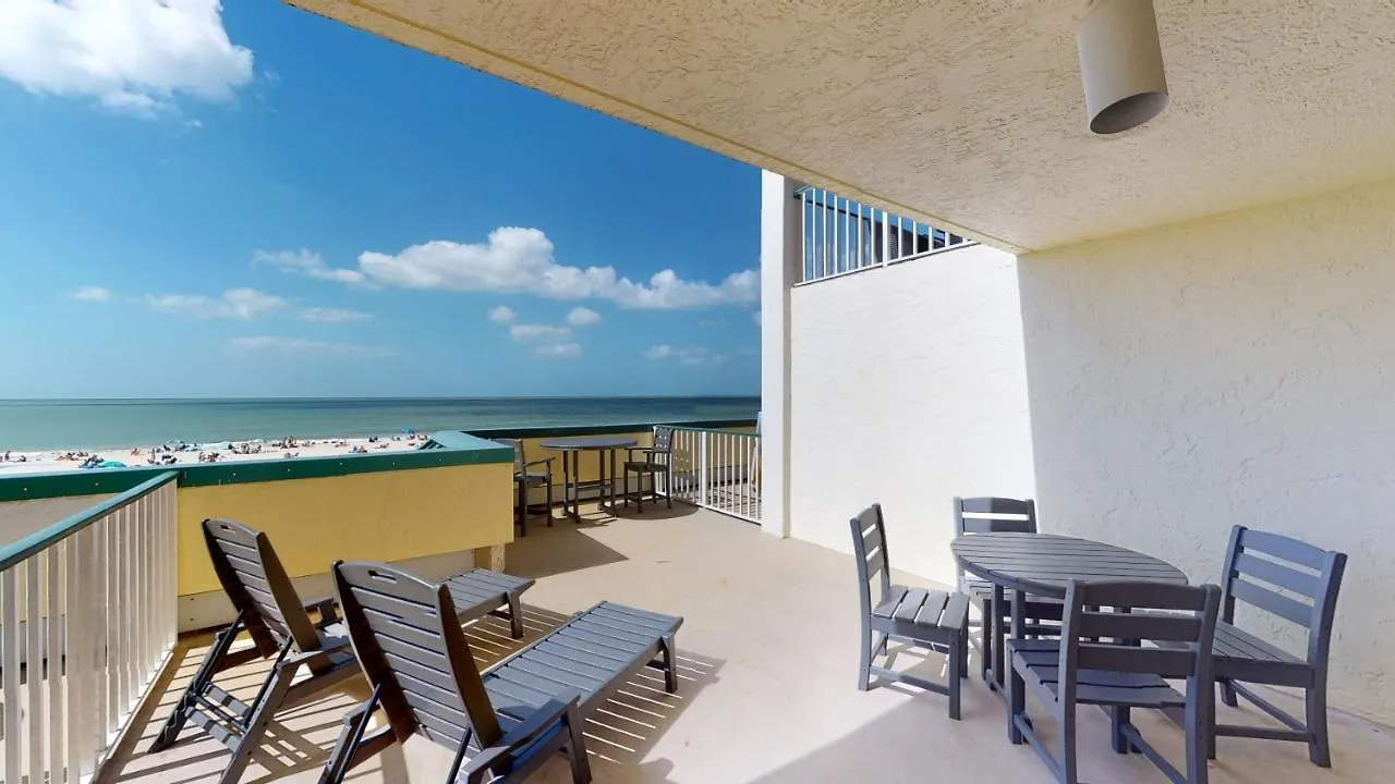Soft, Sandy Beaches I Long Views From Premiere Over-sized Balcony! Holiday home