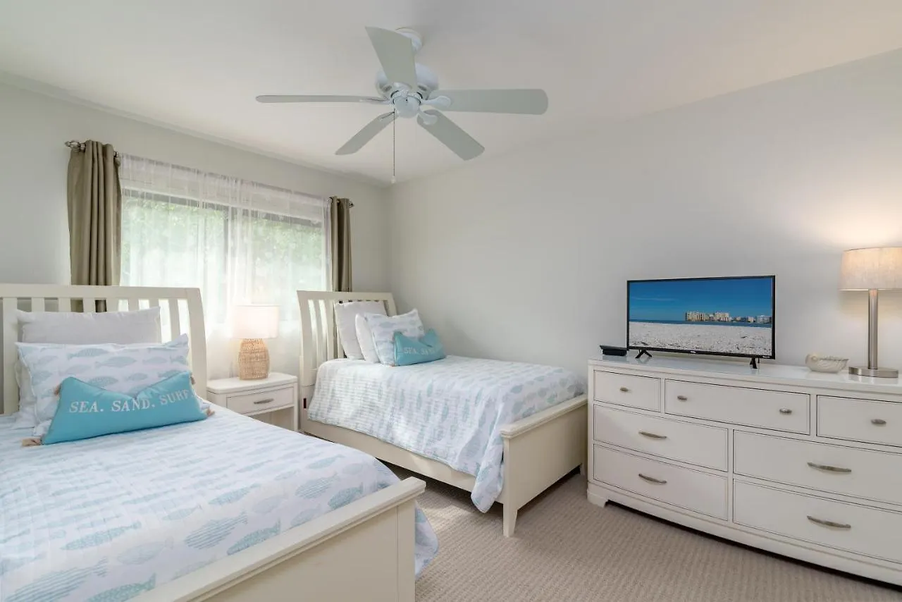 Perfect Location 5 Min Walk To Access Marco Island