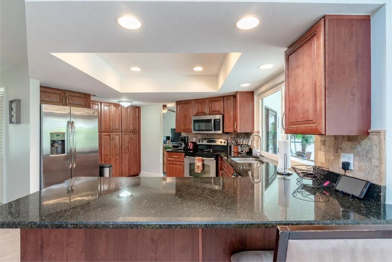 Perfect Location 5 Min Walk To Access Marco Island