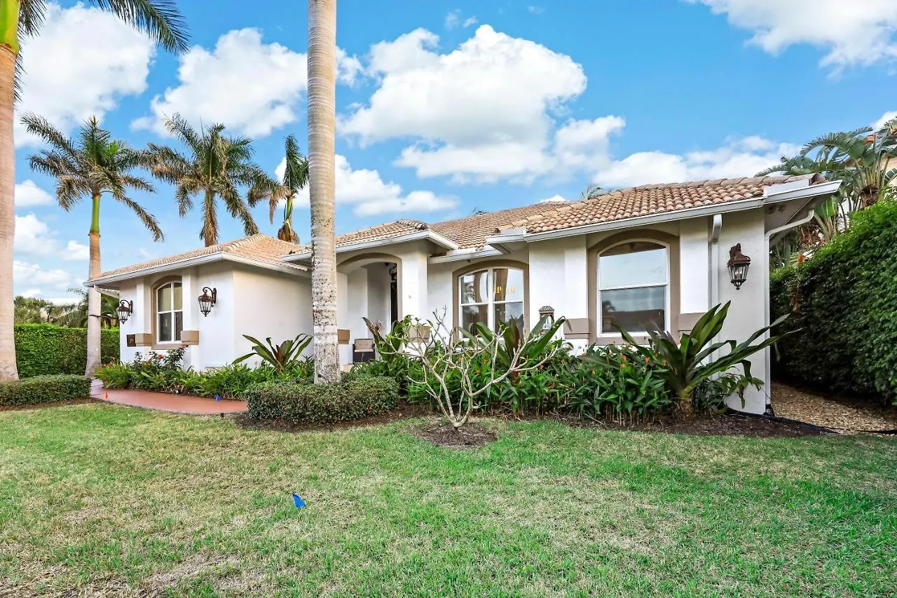 Holiday home 389 Colonial Avenue
