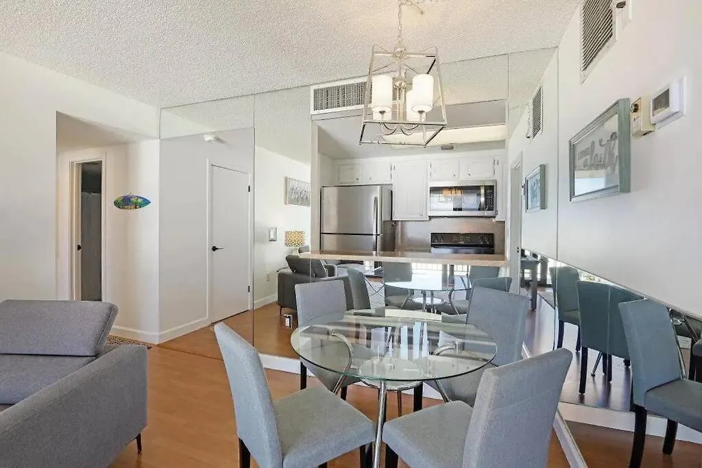 Apartment Unobstructed Gulf Views & Direct Access ! *