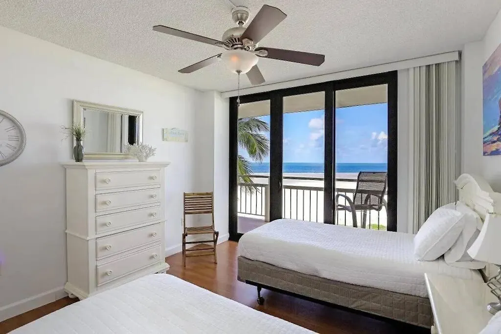 Unobstructed Gulf Views & Direct Access ! Apartment