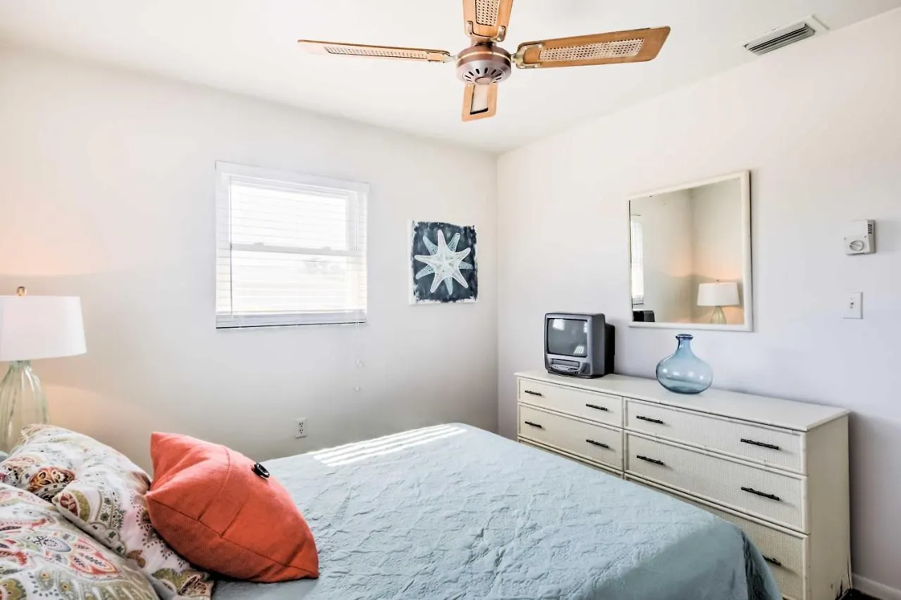 Holiday home Breezy With Pool - Walk To Beach! Marco Island