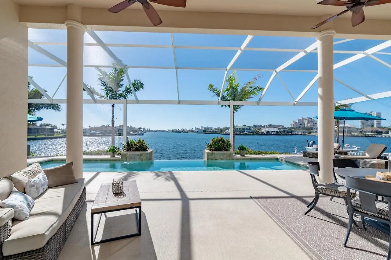 Southern Exposure I Waterfront 5 Bed House I Wide Water Views Of Landmark Bay Holiday home *