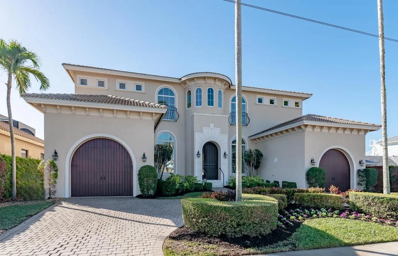 Southern Exposure I Waterfront 5 Bed House I Wide Water Views Of Landmark Bay Marco Island