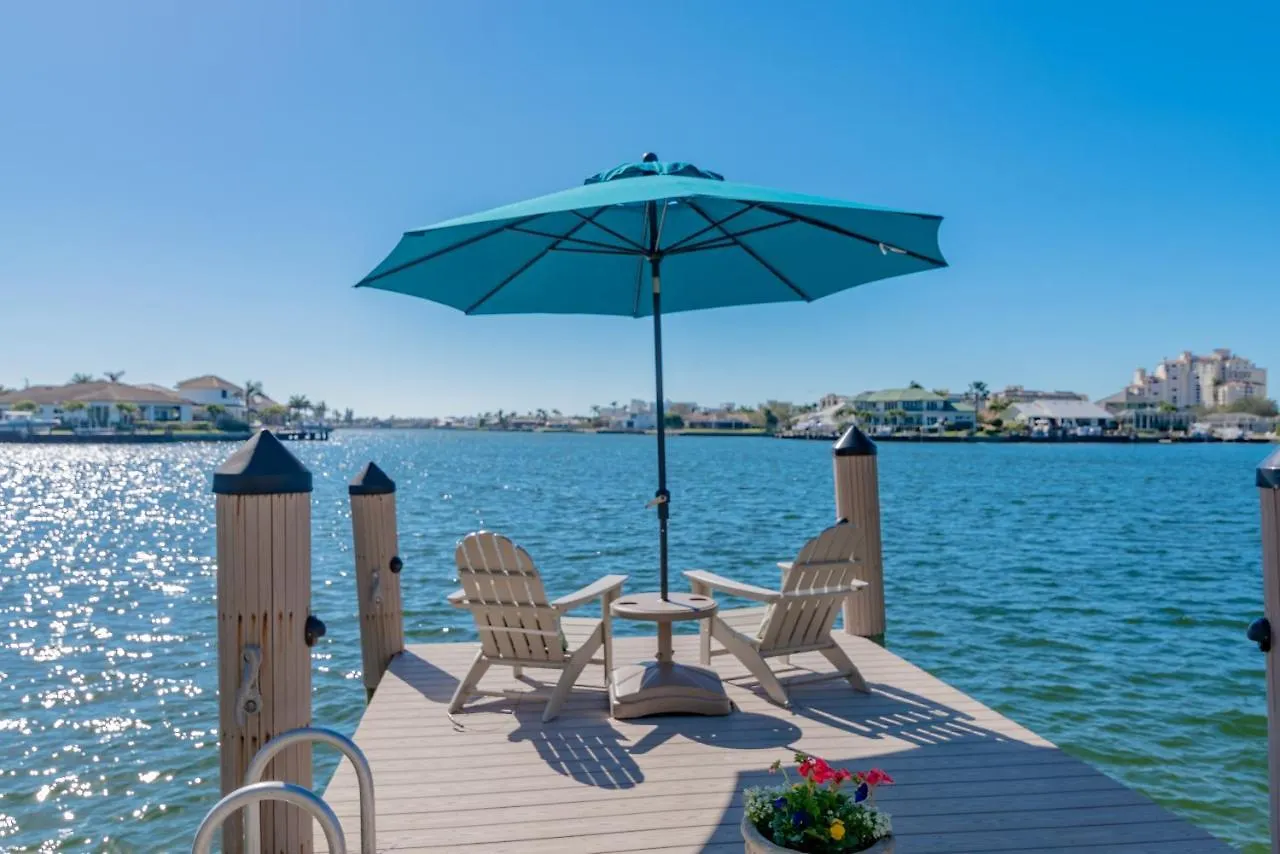 Southern Exposure I Waterfront 5 Bed House I Wide Water Views Of Landmark Bay Holiday home Marco Island