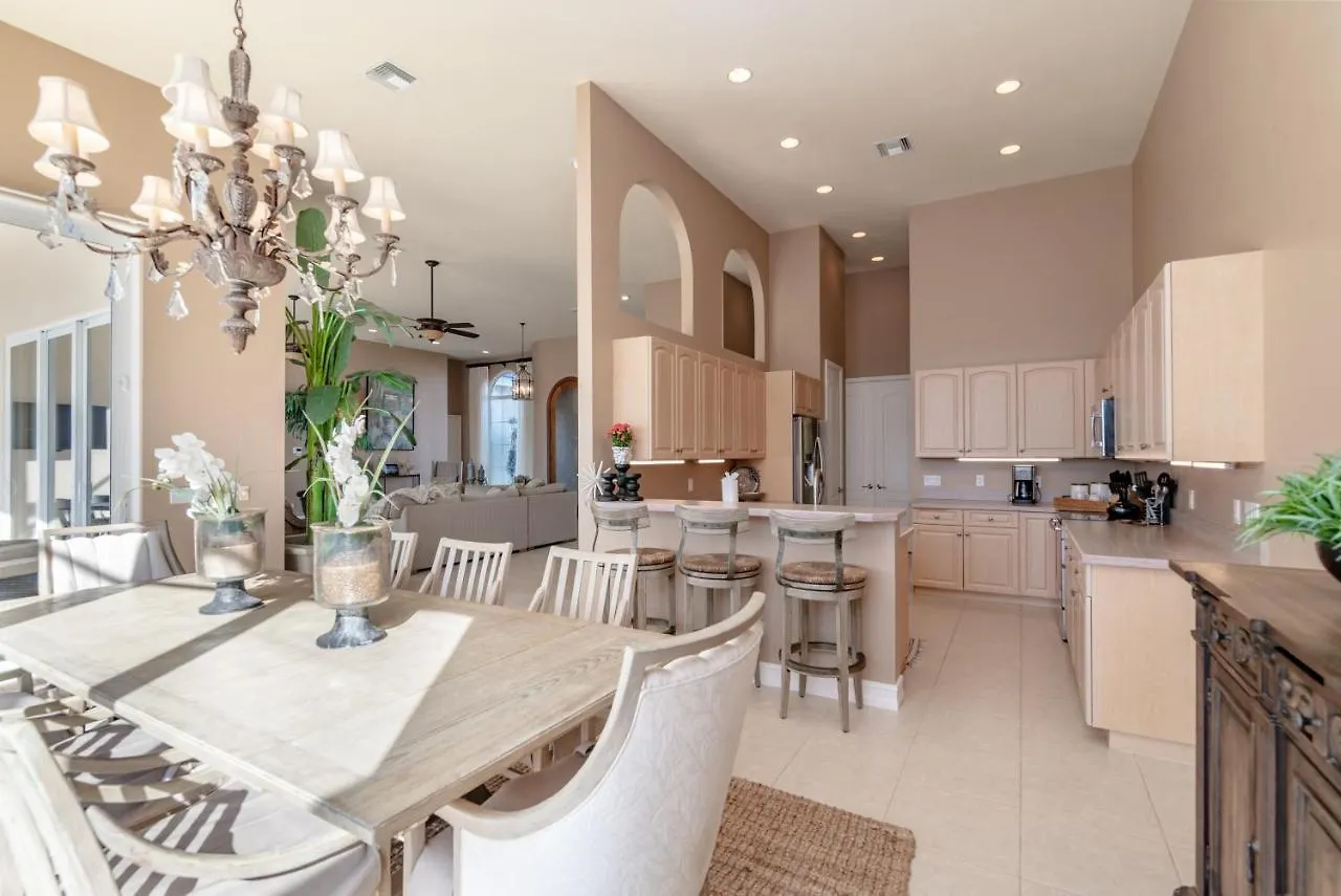 Southern Exposure I Waterfront 5 Bed House I Wide Water Views Of Landmark Bay Marco Island