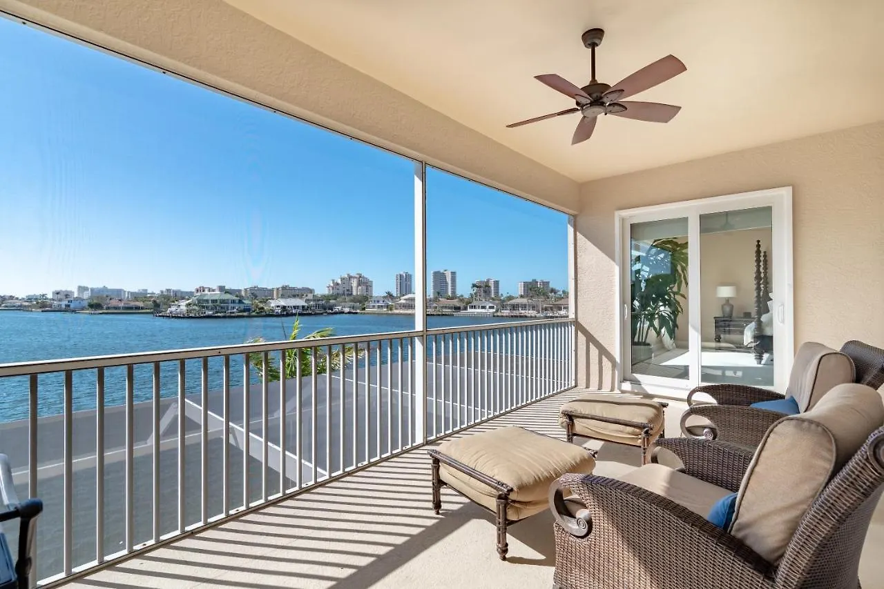 Holiday home Southern Exposure I Waterfront 5 Bed House I Wide Water Views Of Landmark Bay *