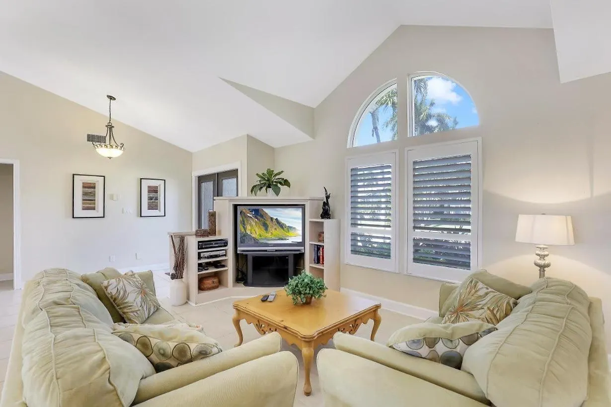 1221 Lamplighter Court Holiday home *