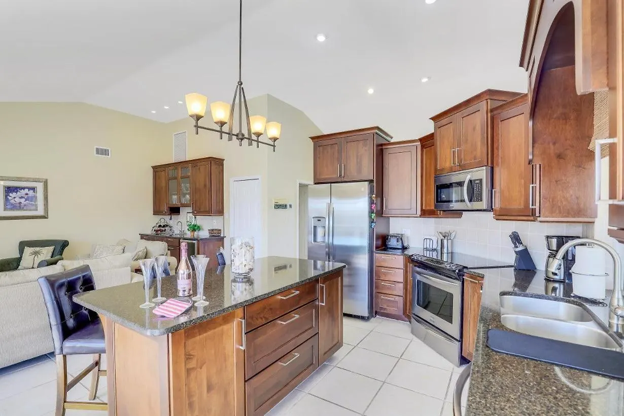 1221 Lamplighter Court Holiday home Marco Island