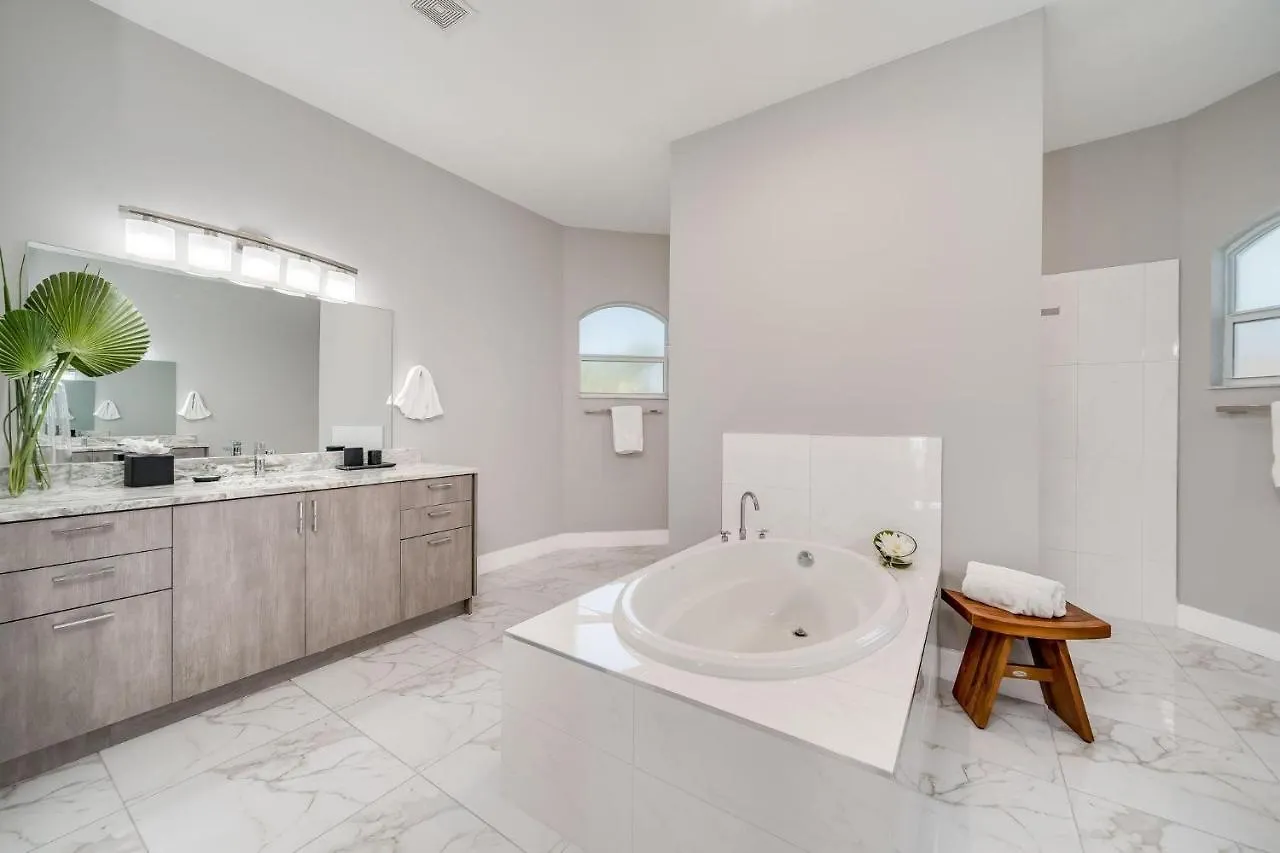 2017 Built Waterfront W/ Heated Pool, Hot Tub & Two Master Marco Island
