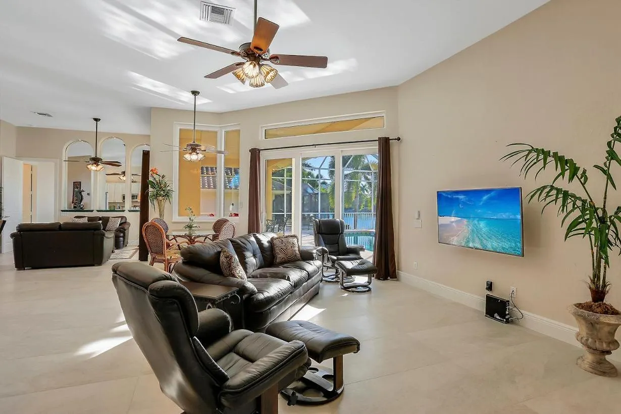 Holiday home 520 Century Drive