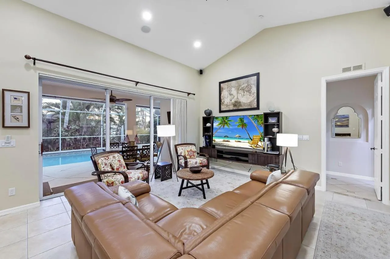 Holiday home 389 Colonial Avenue *