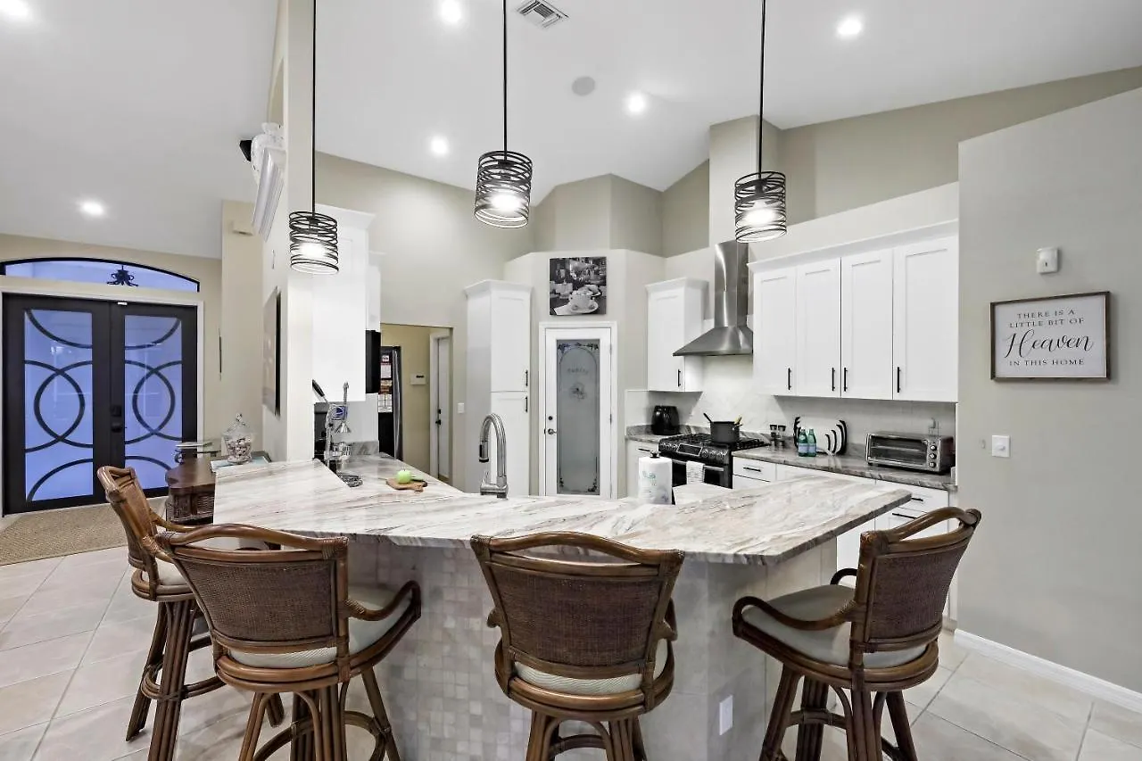 389 Colonial Avenue Holiday home