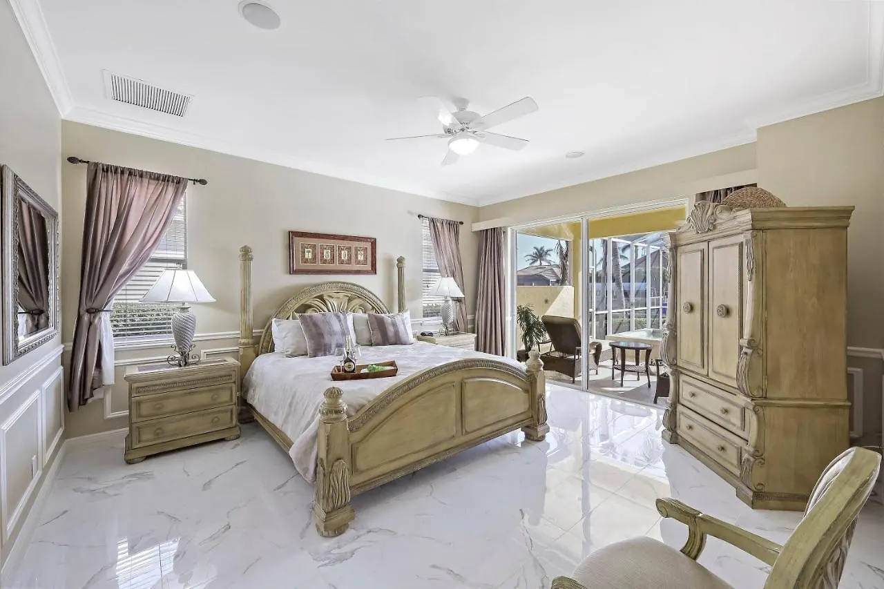 1611 Almeria Court Holiday home *