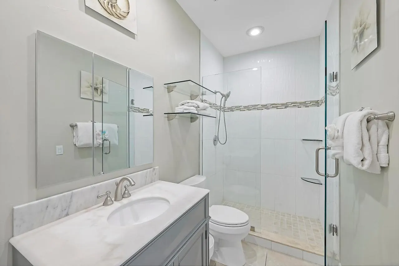 389 Colonial Avenue Holiday home